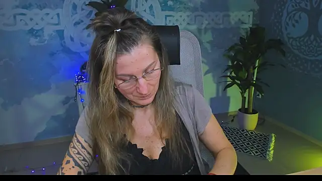 FridaTander online show from 12/29/24, 12:23