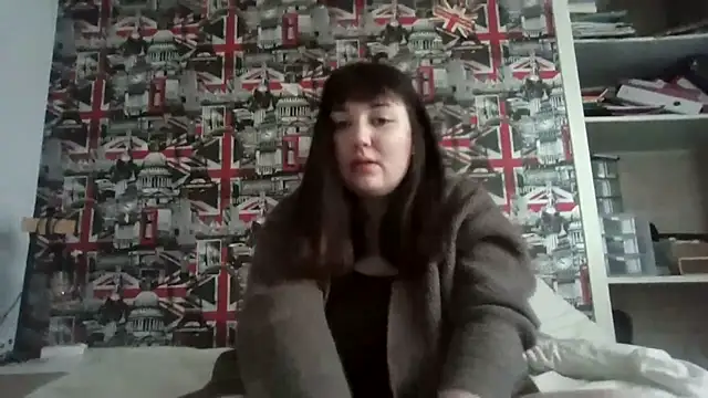 Lynylou online show from 10/23/25, 08:13