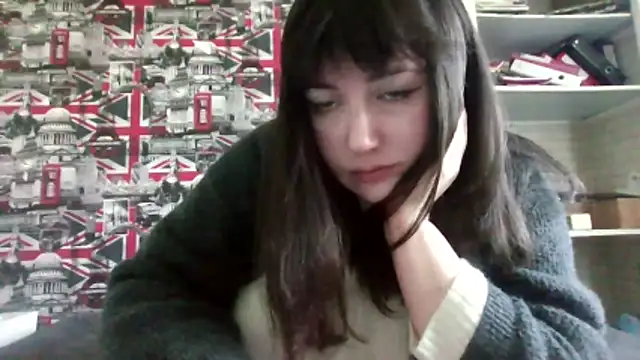 Lynylou online show from 10/27/25, 09:02