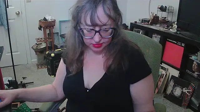 LilyLuscious online show from 10/18/25, 05:35