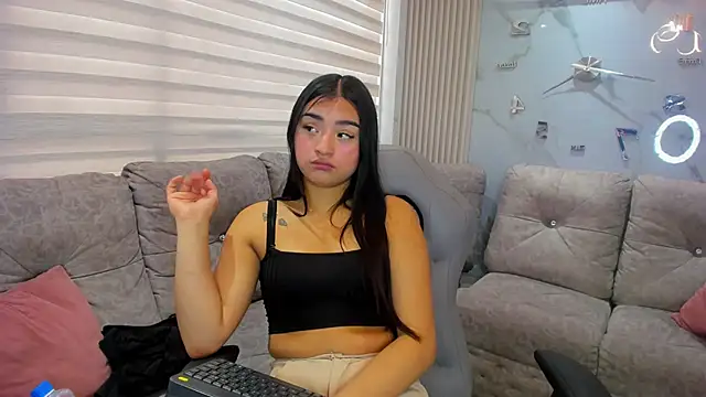 kendall as online show from 03/19/25, 09:27