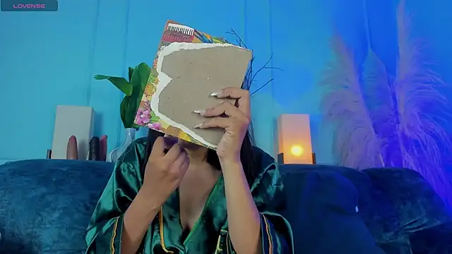 Snapshot of Elizabeth_VonSweet chatting on 12/15/25, 08:02 Elizabeth VonSweet online show from 12/15/25, 08:02