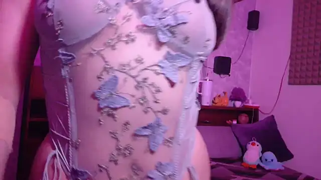 Snapshot of MidnightFlame chatting on 11/04/25, 08:19 MidnightFlame online show from 11/04/25, 08:19