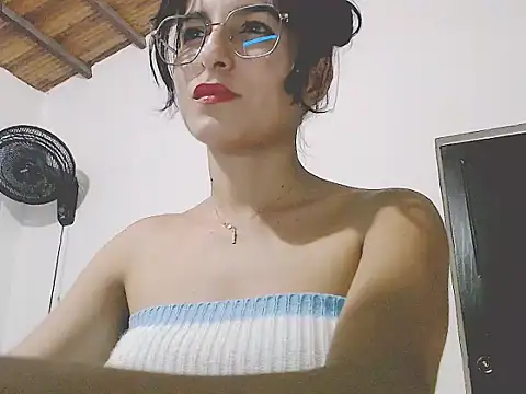 Snapshot of tifany19_ chatting on 11/03/25, 12:24 tifany19 online show from 11/03/25, 12:24