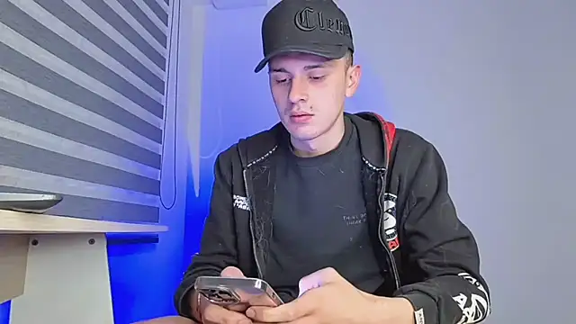 Snapshot of bastia_noooo chatting on 11/19/25, 03:50 bastia noooo online show from 11/19/25, 03:50