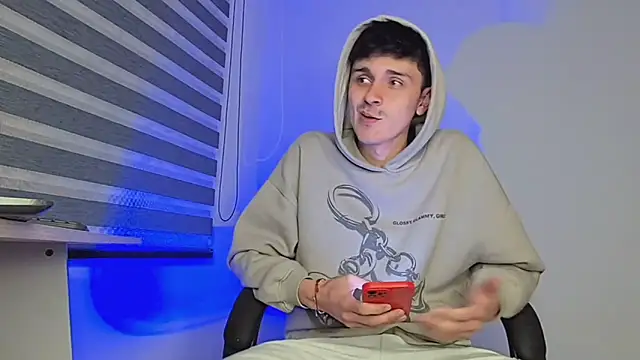 Snapshot of bastia_noooo chatting on 12/17/25, 06:30 bastia noooo online show from 12/17/25, 06:30