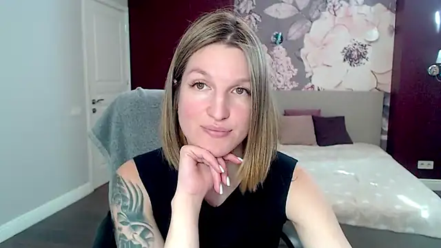 EmilyWalkeri online show from 01/15/25, 10:49