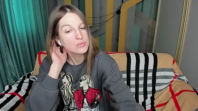 EmilyWalkeri online show from 11/18/25, 08:08