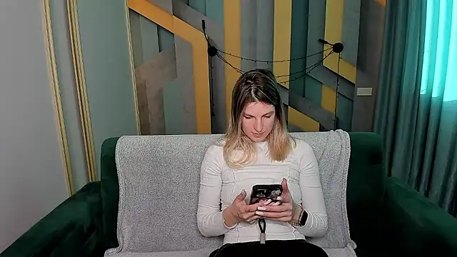 EmilyWalkeri online show from 01/19/26, 07:56