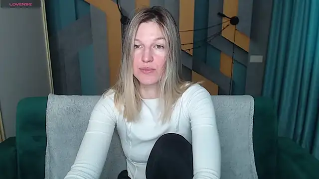 EmilyWalkeri online show from 02/04/26, 07:58