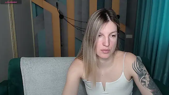 EmilyWalkeri online show from 02/17/26, 07:49