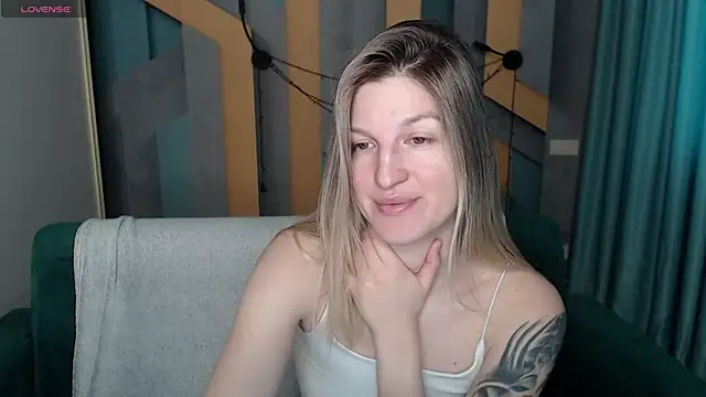 EmilyWalkeri online show from 02/18/26, 07:48