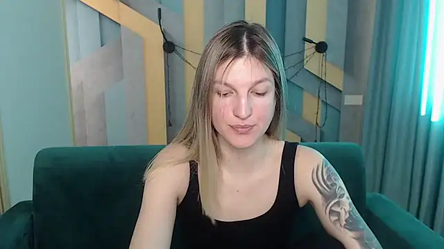 EmilyWalkeri online show from 03/09/26, 07:56