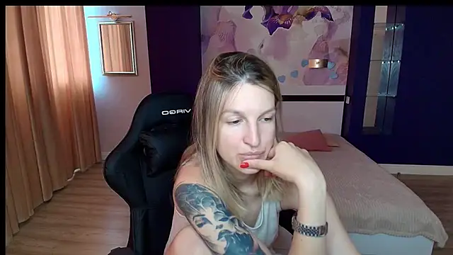 EmilyWalkeri online show from 07/02/26, 07:25