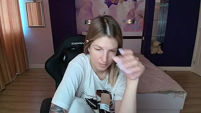 EmilyWalkeri online show from 07/08/26, 07:35