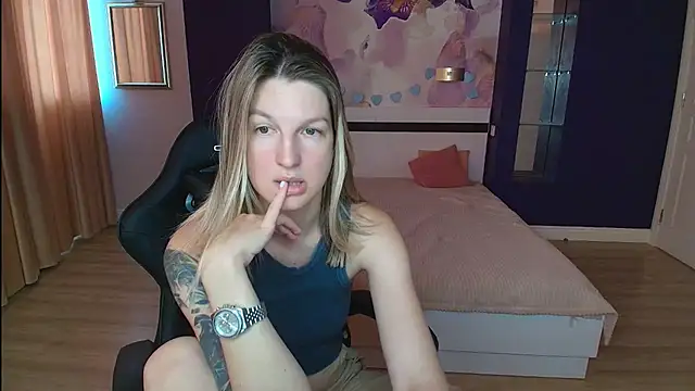EmilyWalkeri online show from 07/22/26, 07:22