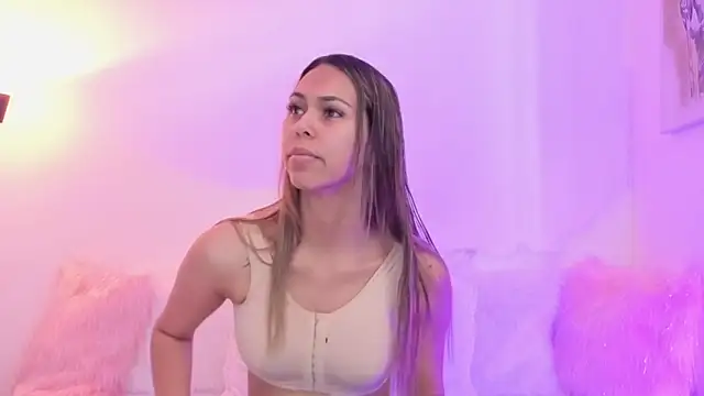 Snapshot of Cristel_Boom chatting on 11/17/25, 02:34 Cristel Boom online show from 11/17/25, 02:34