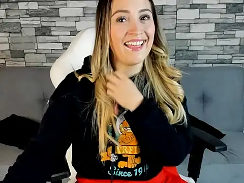 Snapshot of cindy_love2 chatting on 09/24/25, 10:57 cindy love2 online show from 09/24/25, 10:57