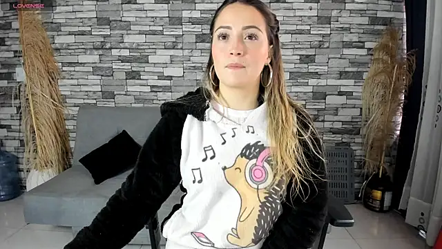 Snapshot of cindy_love2 chatting on 10/16/25, 02:07 cindy love2 online show from 10/16/25, 02:07