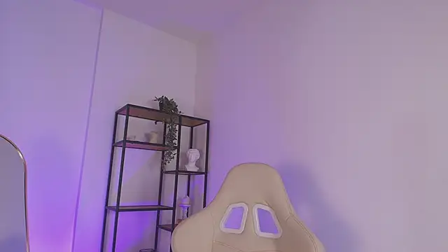 FoxieJullia online show from 01/18/25, 12:04