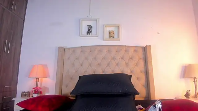 Snapshot of allisson_m chatting on 12/19/25, 12:12 allisson m online show from 12/19/25, 12:12