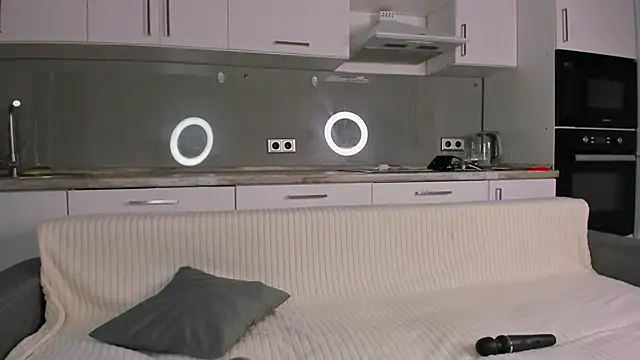 willow fox online show from 09/20/25, 07:37