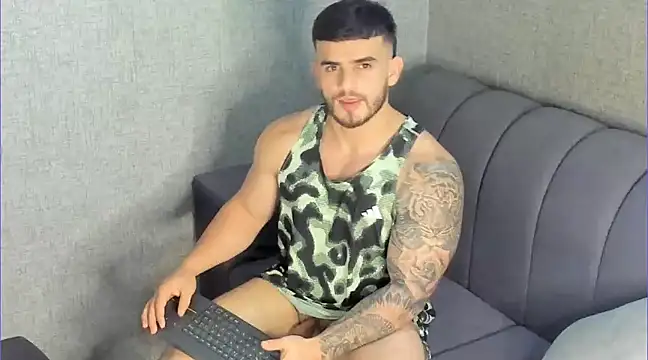 Ricardogo19 online show from 12/31/24, 04:49