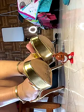 Snapshot of Cristina_Vanegas631 chatting on 12/13/25, 07:53 Cristina Vanegas631 online show from 12/13/25, 07:53