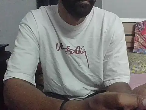 Snapshot of IndianEurope chatting on 09/25/25, 05:05 IndianEurope online show from 09/25/25, 05:05