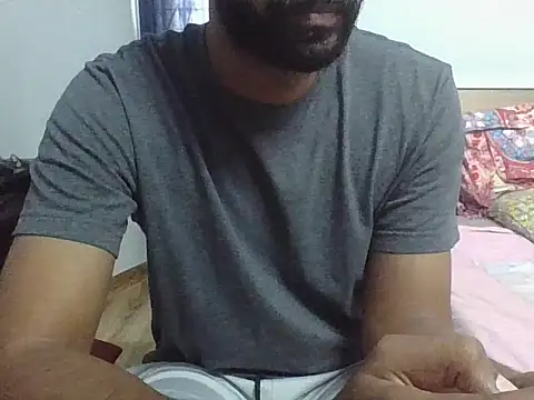 Snapshot of IndianEurope chatting on 10/26/25, 08:31 IndianEurope online show from 10/26/25, 08:31