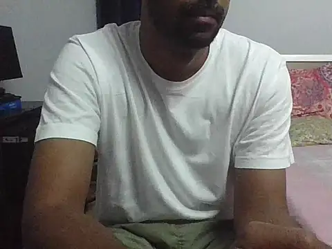 Snapshot of IndianEurope chatting on 11/18/25, 06:56 IndianEurope online show from 11/18/25, 06:56