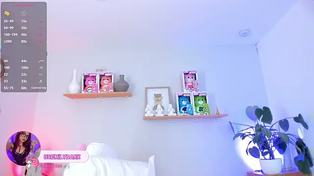 Snapshot of emily_bank chatting on 11/07/25, 02:17 emily bank online show from 11/07/25, 02:17