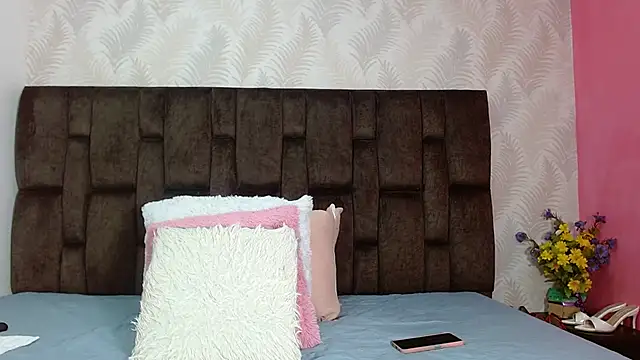 Snapshot of JuanitaDelMar chatting on 10/19/25, 08:09 JuanitaDelMar online show from 10/19/25, 08:09