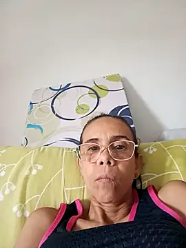 Snapshot of JuanitaDelMar chatting on 11/10/25, 12:48 JuanitaDelMar online show from 11/10/25, 12:48