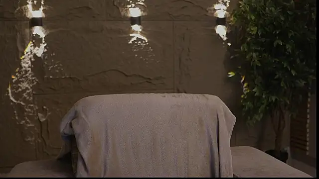 Logan Varela online show from 09/27/25, 12:21