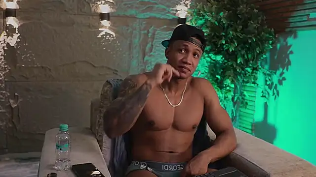 Logan Varela online show from 12/04/25, 01:53