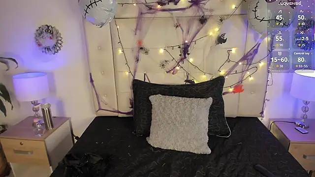 Snapshot of Agatha_Vixen chatting on 10/31/25, 12:50 Agatha Vixen online show from 10/31/25, 12:50