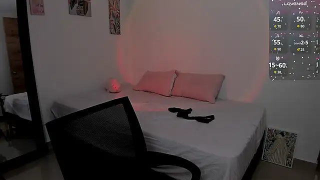 Snapshot of Agatha_Vixen chatting on 12/02/25, 01:28 Agatha Vixen online show from 12/02/25, 01:28