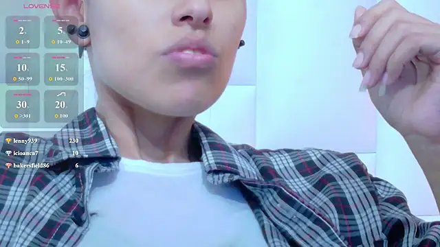 Snapshot of yourcuteneighbourr chatting on 03/24/26, 03:22 yourcuteneighbourr online show from 03/24/26, 03:22