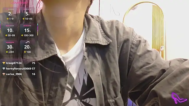 Snapshot of yourcuteneighbourr chatting on 05/13/26, 02:53 yourcuteneighbourr online show from 05/13/26, 02:53
