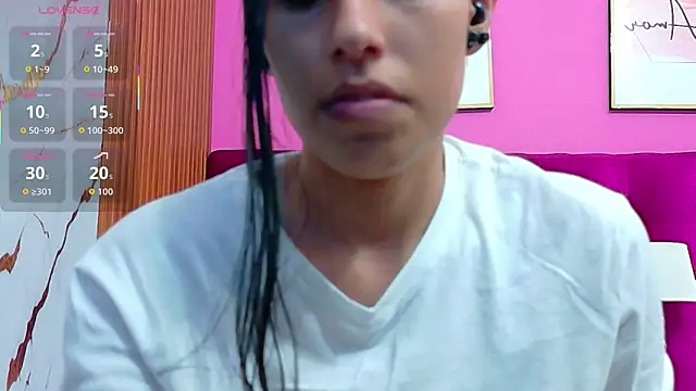 Snapshot of yourcuteneighbourr chatting on 05/20/26, 03:02 yourcuteneighbourr online show from 05/20/26, 03:02