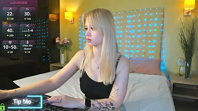 Snapshot of Valerie_Woods chatting on 05/19/26, 01:11 Valerie Woods online show from 05/19/26, 01:11