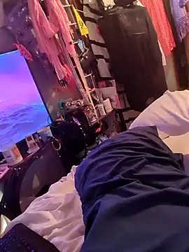 Snapshot of gurlnips chatting on 02/09/25, 12:17 gurlnips online show from 02/09/25, 12:17