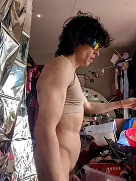 Snapshot of gurlnips chatting on 03/05/25, 08:21 gurlnips online show from 03/05/25, 08:21