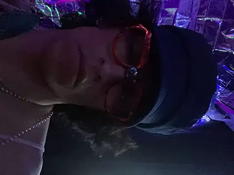 Snapshot of gurlnips chatting on 03/15/25, 02:34 gurlnips online show from 03/15/25, 02:34