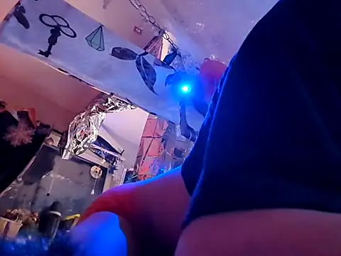 Snapshot of gurlnips chatting on 03/19/25, 10:44 gurlnips online show from 03/19/25, 10:44