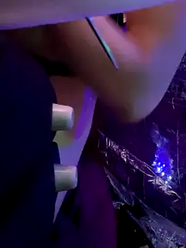 Snapshot of gurlnips chatting on 03/22/25, 02:58 gurlnips online show from 03/22/25, 02:58