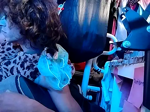 Snapshot of gurlnips chatting on 09/08/25, 08:08 gurlnips online show from 09/08/25, 08:08