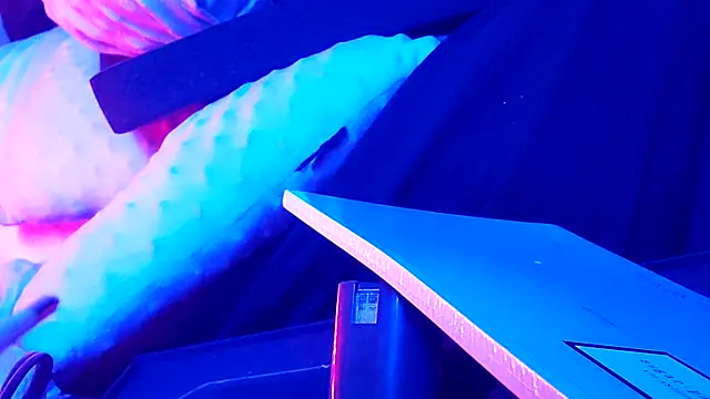 Snapshot of gurlnips chatting on 09/09/25, 08:14 gurlnips online show from 09/09/25, 08:14