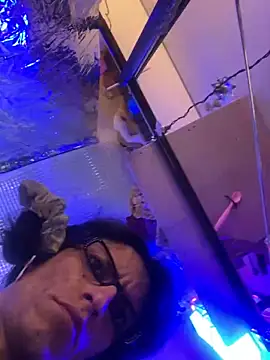 Snapshot of gurlnips chatting on 09/10/25, 08:25 gurlnips online show from 09/10/25, 08:25